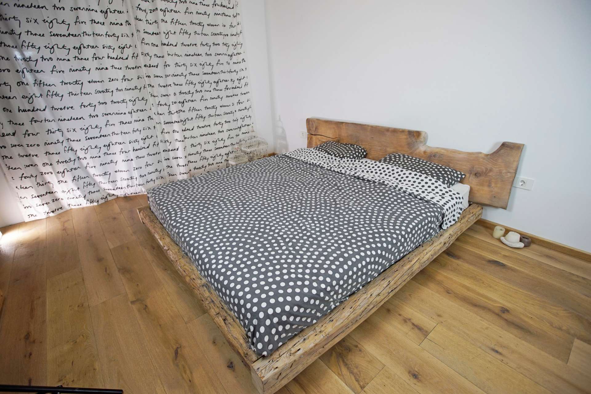 Logotowood - Old beam bed2