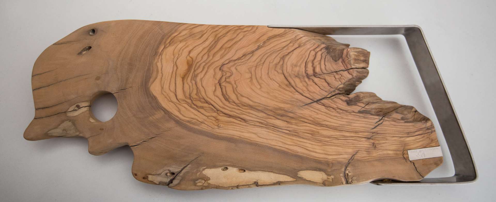 Logotowood - 1600 years old olive cutting board-HOLE2